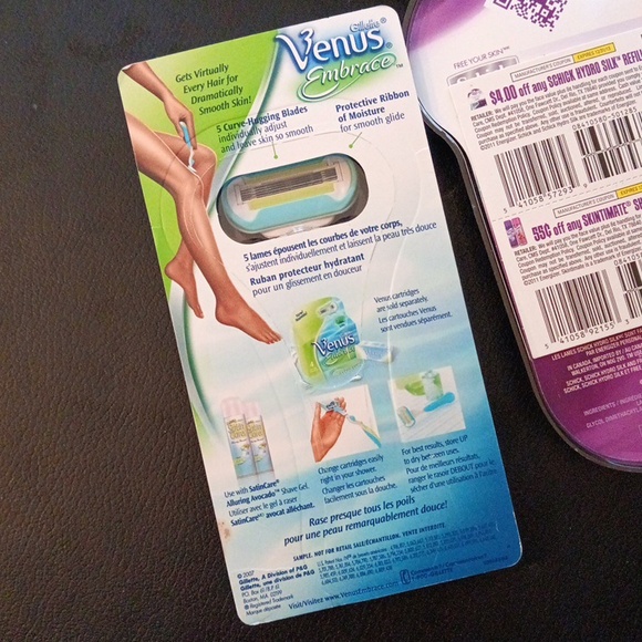NWT Lot Of 4 Gillette Venus & Schick Hydro Razors for Women - Picture 9 of 10